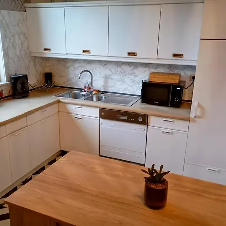 Jimmy Meublee, Confort & Wifi Séjour chez l'habitant